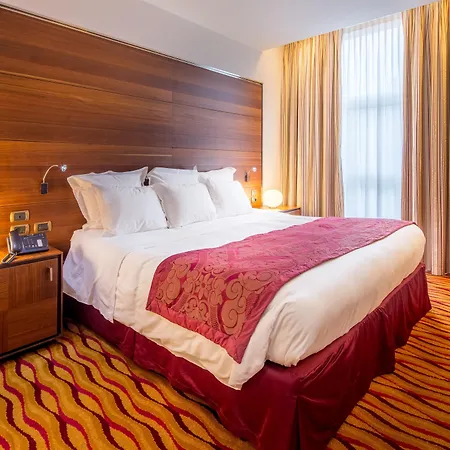 Отель Western Premier Bhr Treviso 4*